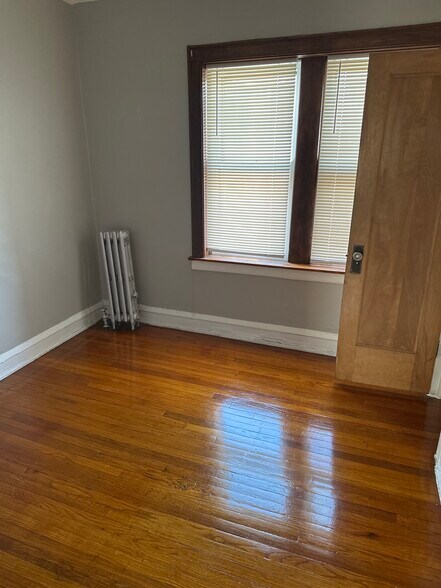 Building Photo - 8039 S Ingleside Ave