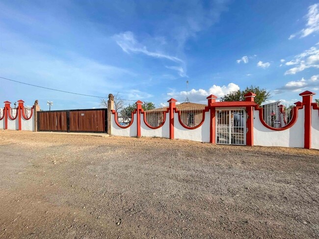 Building Photo - 105 Ranch Rd