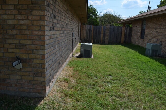 Building Photo - AFFORDABLE 2 BEDROOM DUPLEX IN HARKER HEIGHTS