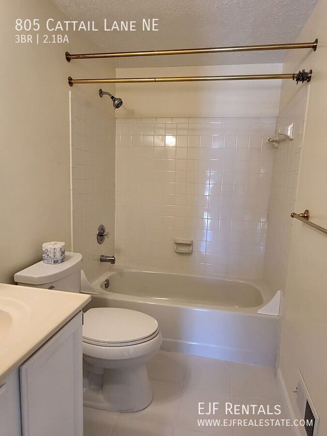 Building Photo - 805 Cattail Ln NE