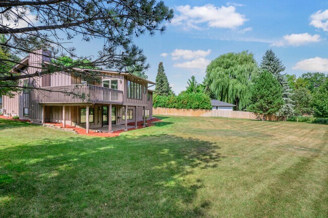 Building Photo - 6250 Larch Ln N