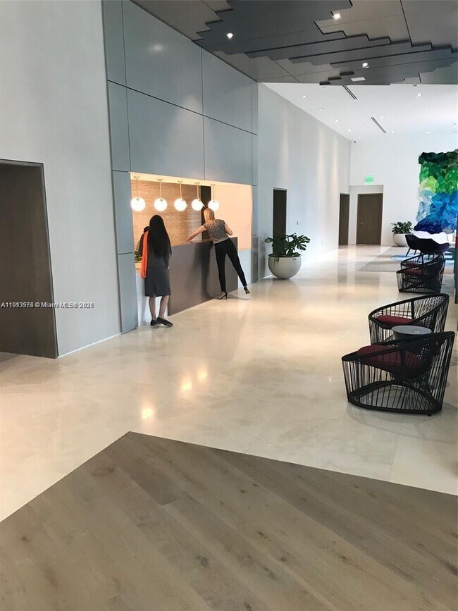 Building Photo - 650 NE 32nd St