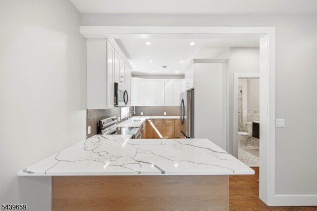 Building Photo - 40 Jardine Rd