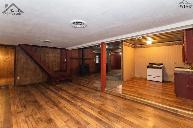 Building Photo - 808 S Yosemite St