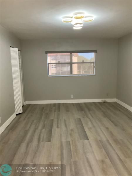 Building Photo - 6101 N Falls Cir Dr