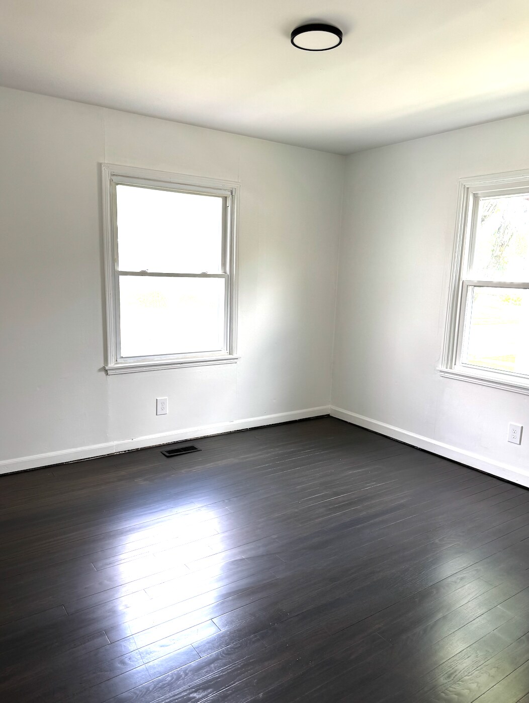 Building Photo - 1011 Highland Park Dr