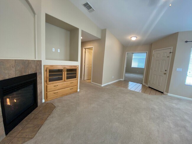 Building Photo - Cozy 3 Bedroom With A Large Den!