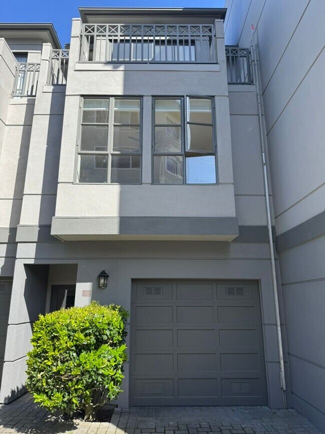 Building Photo - 280 Portola Dr