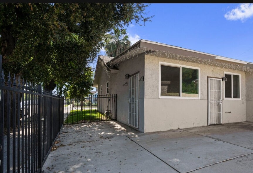 Building Photo - 891 E 6th St