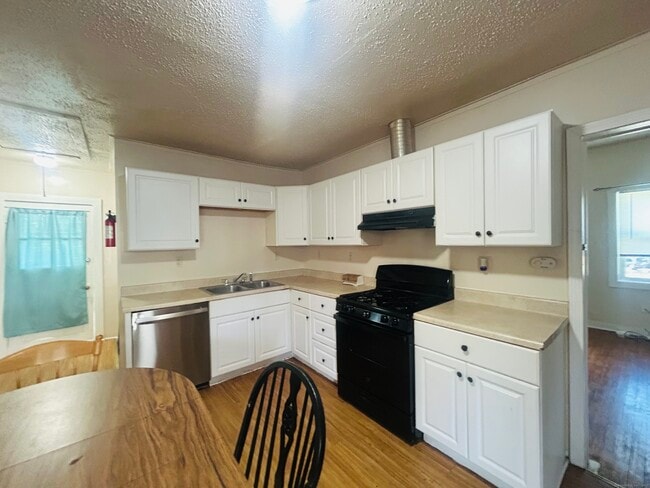 Primary Photo - 272 Terrace Ave