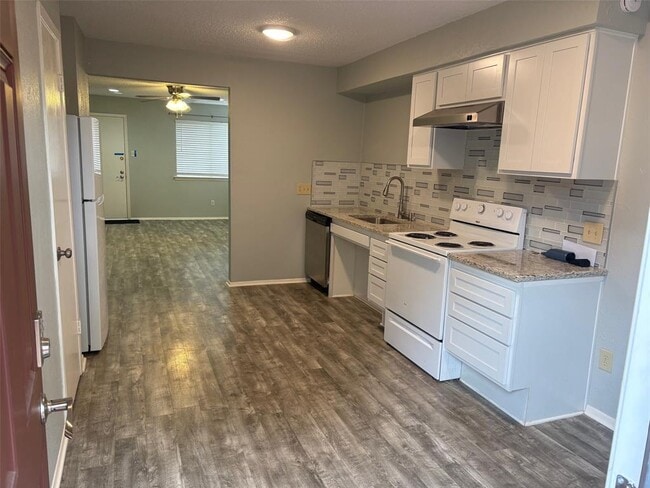 Building Photo - 317 W William Cannon Dr