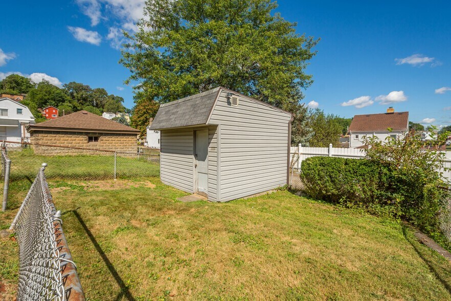 Building Photo - 1121 Margray St