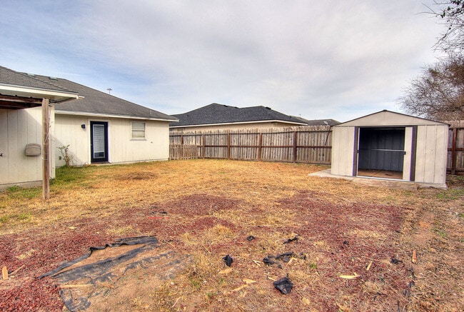 Building Photo - 5825 Skylark Dr