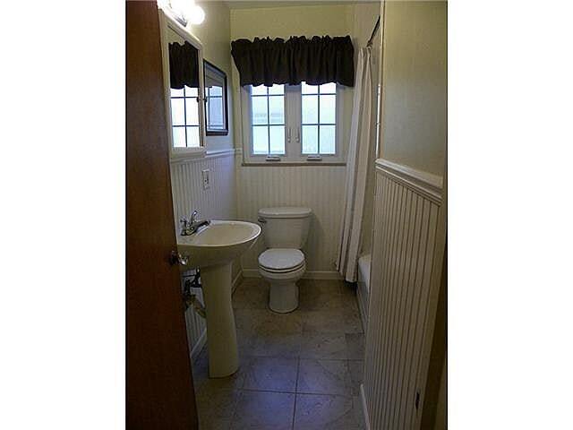 Building Photo - 2843 Castleton Ave