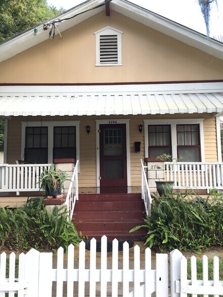 Front Porch - 2796 Lydia St