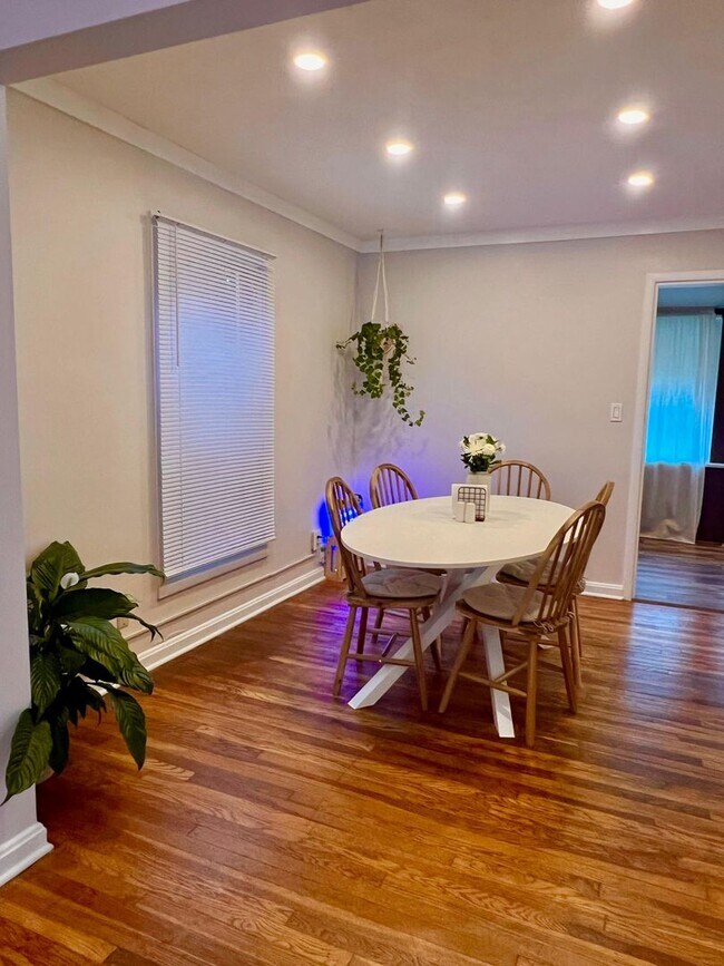 Building Photo - Charming 3-Bedroom Home in Cleveland Heights