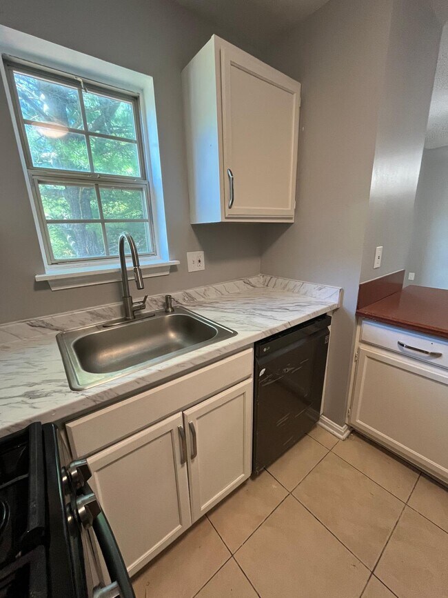 Building Photo - 4674 Mews Dr