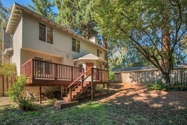 Building Photo - Beautiful cul-de-sac home, with fenced in yard