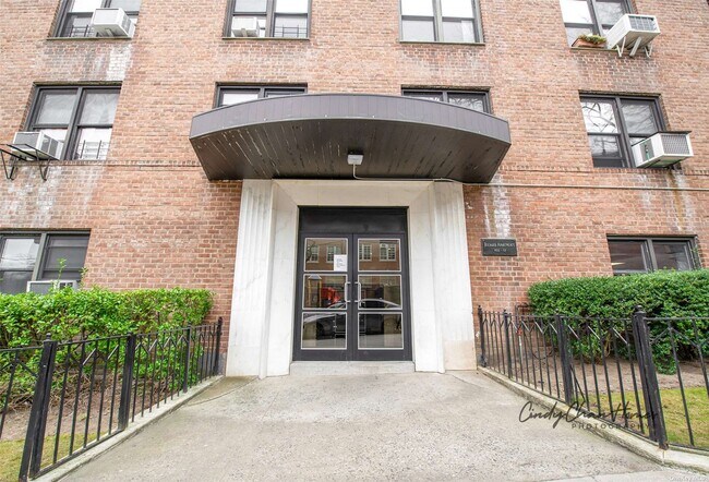 Building Photo - 102-12 65th Ave
