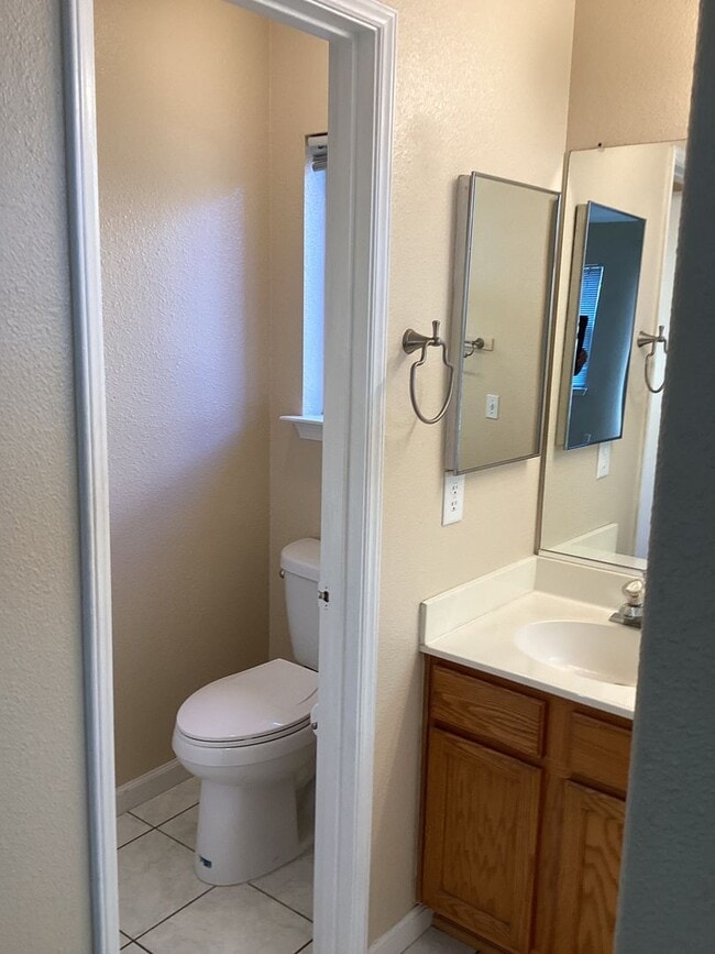 Building Photo - Northeast Single Story Home in River Oaks ...