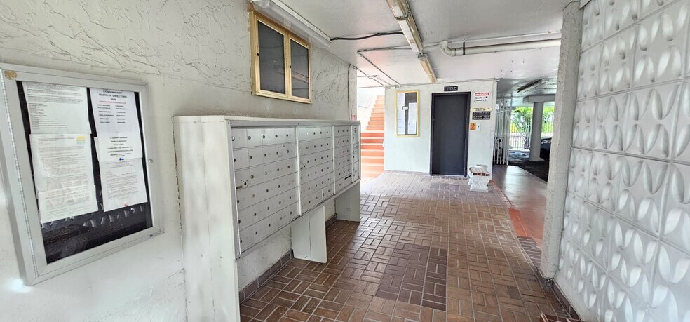 Building Photo - 3745 NE 171st St