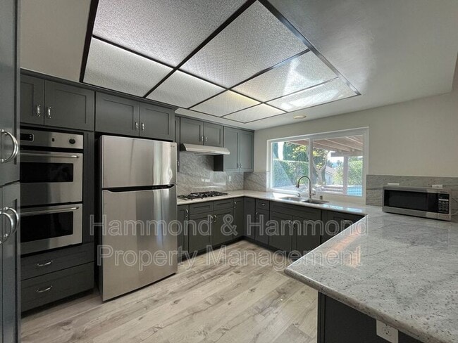 Building Photo - 11735 La Tierra Ct