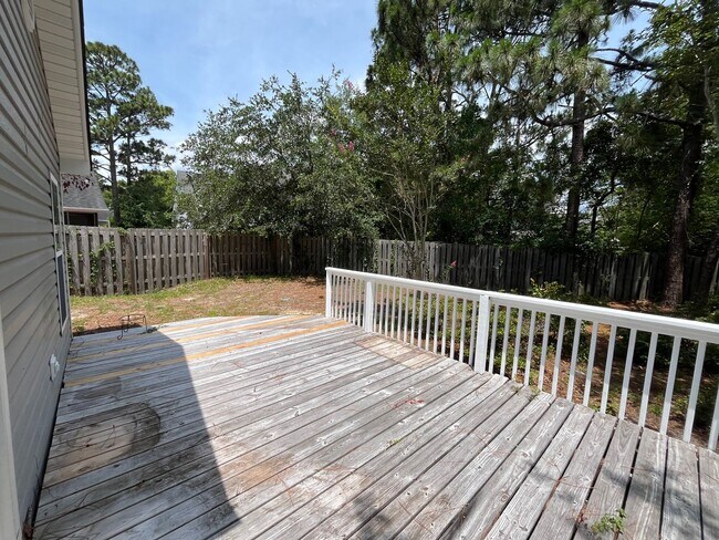 Building Photo - Discover this well-maintained 3-bedroom, 2-bath home in Wilmington, NC
