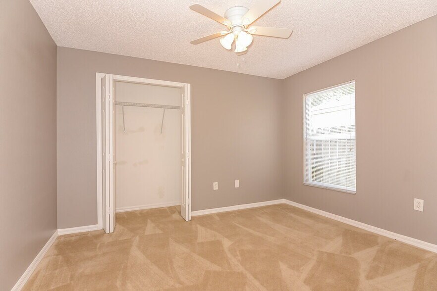 Building Photo - 12934 Lake Vista Dr