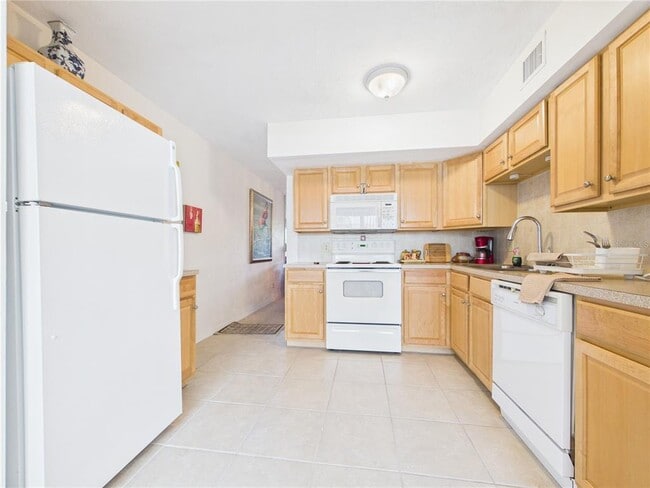 Building Photo - 2462 Brazilia Dr