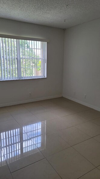 Building Photo - 4394 NW 9th Ave