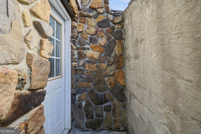 Building Photo - 212 Chandler St