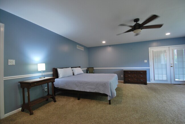 Building Photo - 13 Tanglewood Dr