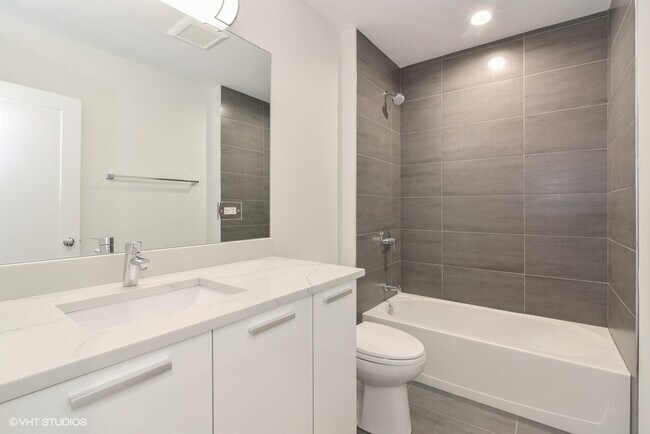 Building Photo - 3326 W Irving Park Rd