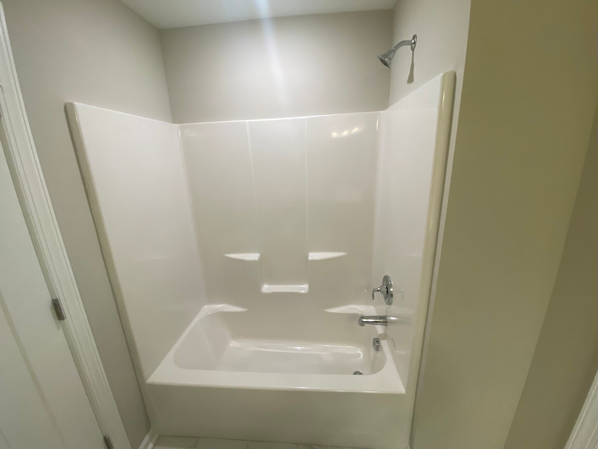 Upstairs Barhroom - 304 Lusterleaf Ln