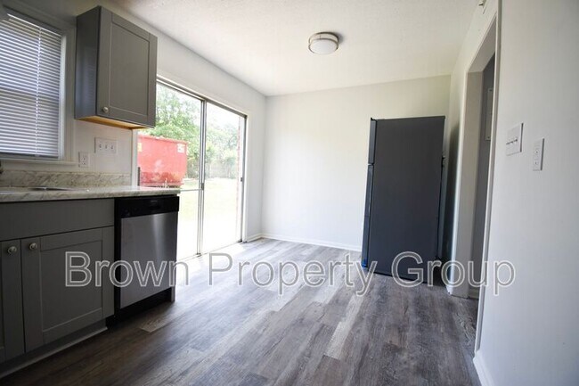 Building Photo - 2113 Grand Prix Dr