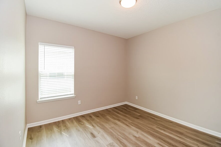 Building Photo - 10992 Haws Ln