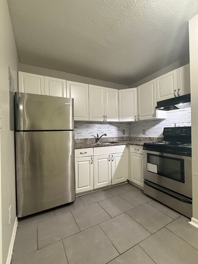 Building Photo - 1602 Line Cir