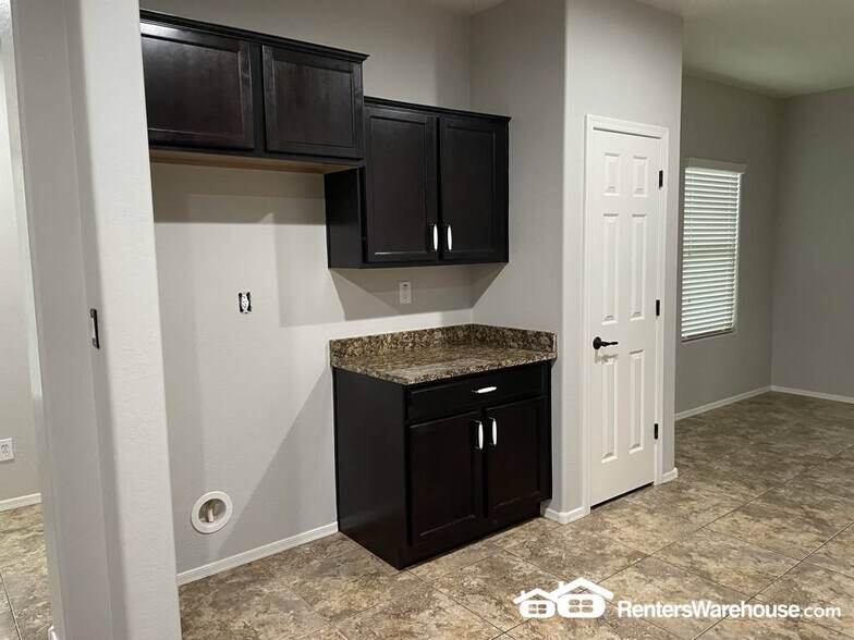 Building Photo - 10802 W Saddlehorn Rd