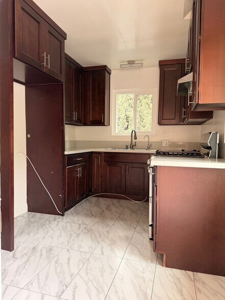 Building Photo - 337 W Lomita Ave