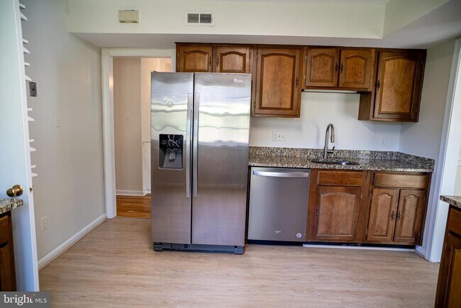 Building Photo - 5012 Larno Dr