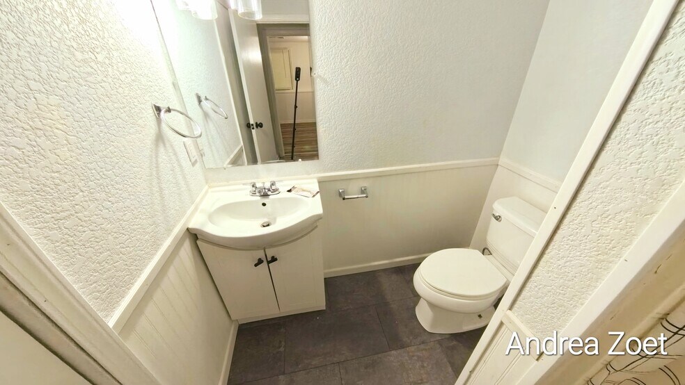 Building Photo - 2555 Ridgemoor Dr SE