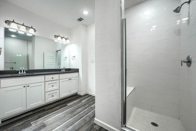 Building Photo - 4 Bed and 2.5 Bath Luxurious Townhome in Frisco!