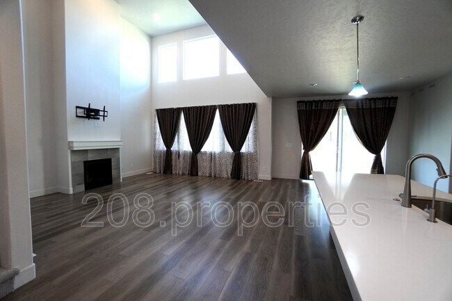 Building Photo - 245 E Caldera St