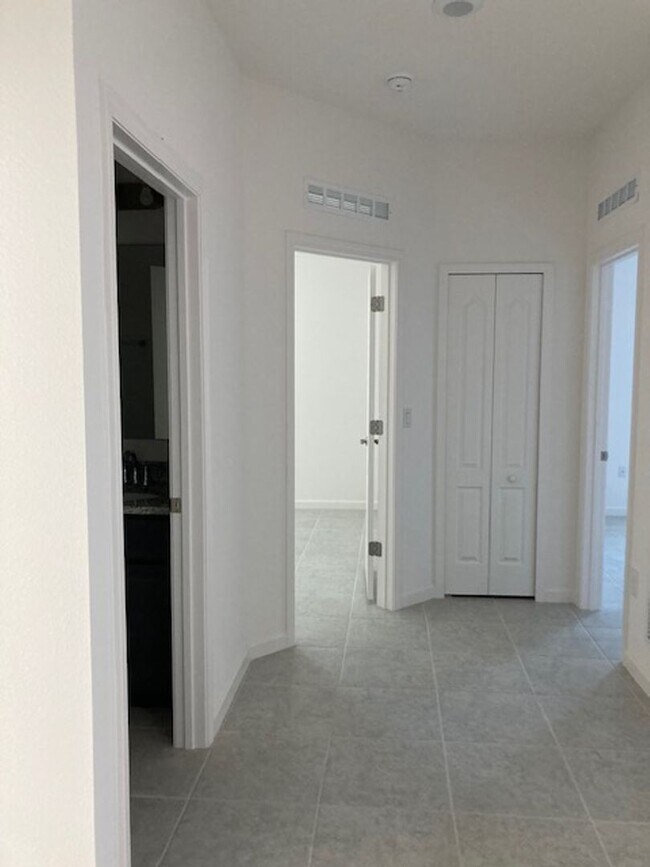 Building Photo - Like New 3 bedroom + den with French doors, screened in porch and Fenced yard and much more...