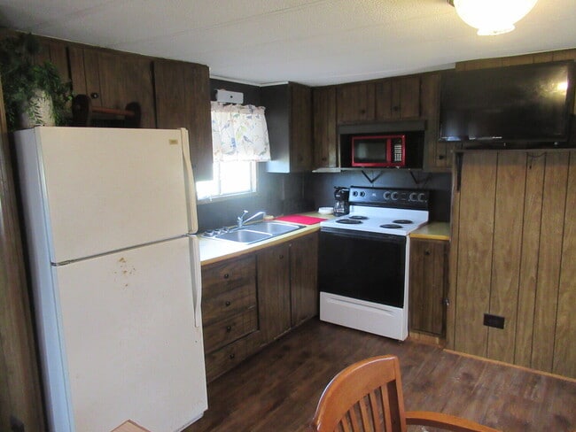 Building Photo - Cozy 2-Bedroom Home for Lease in Western Lincoln County – Move-In Ready!