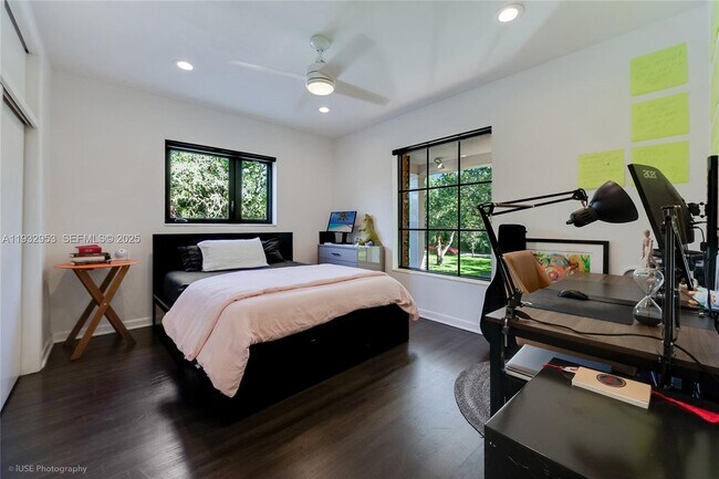 Building Photo - 10700 Old Cutler Rd