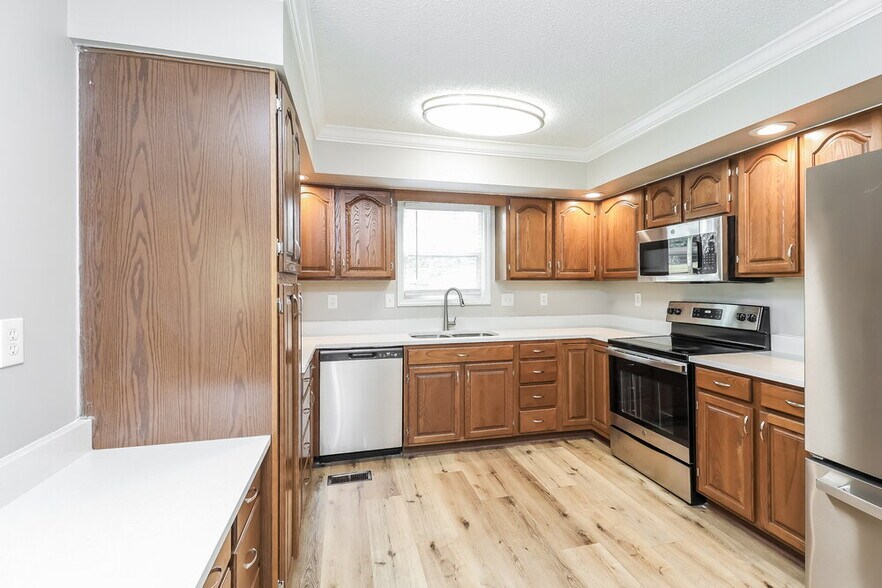 Building Photo - 2032 Pine Needle Ct