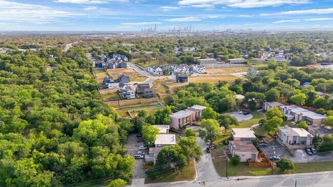 Building Photo - 6413 Chimney Creek Cir