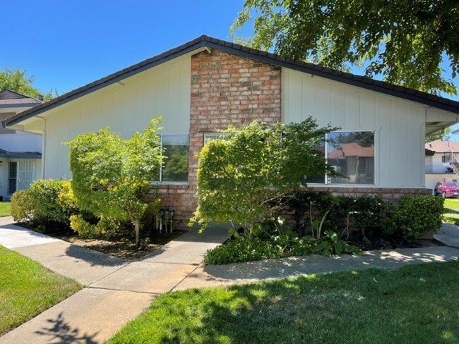 Building Photo - 9508 Emerald Park Dr