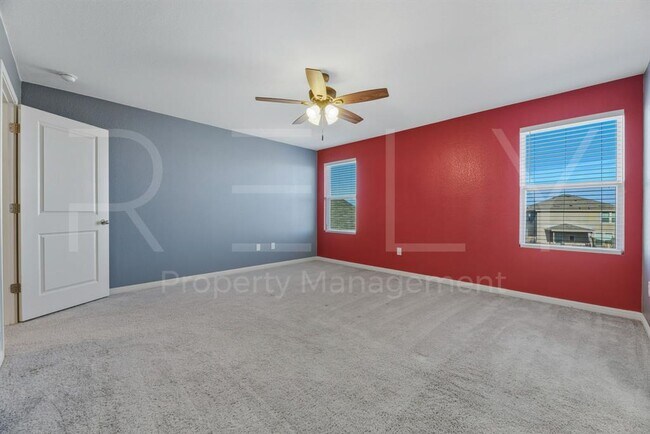 Building Photo - 220 Wonderful Life Way